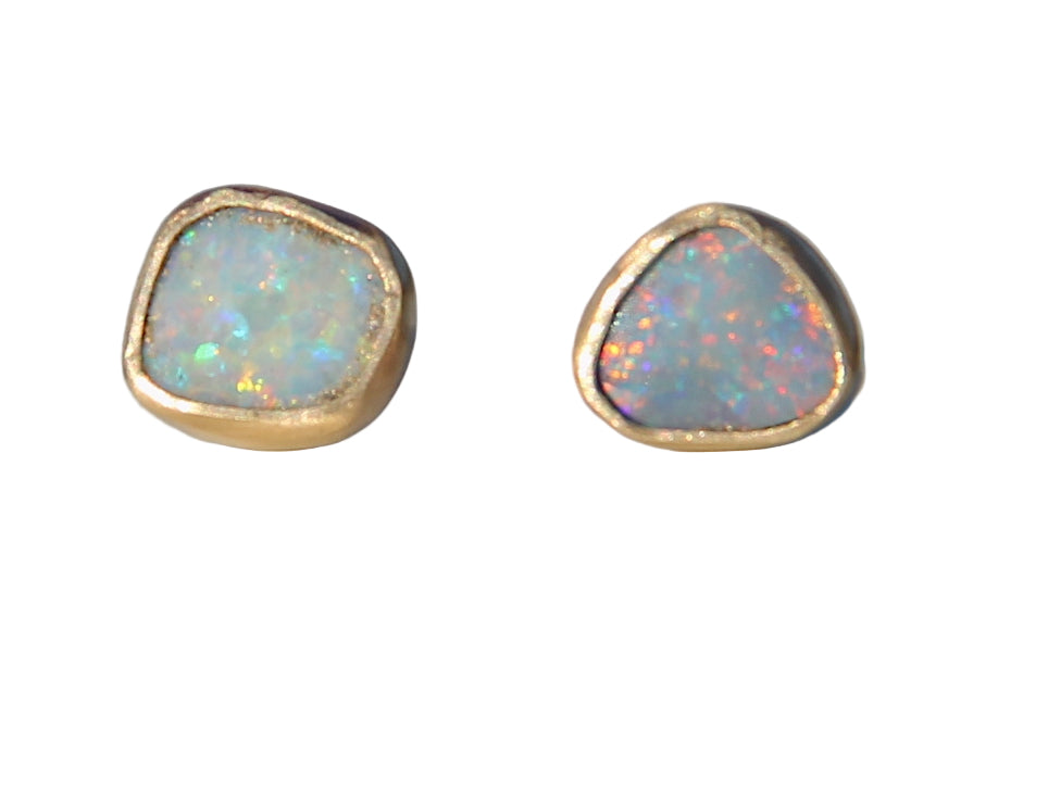 Asymmetrical Opal stud earrings in gold