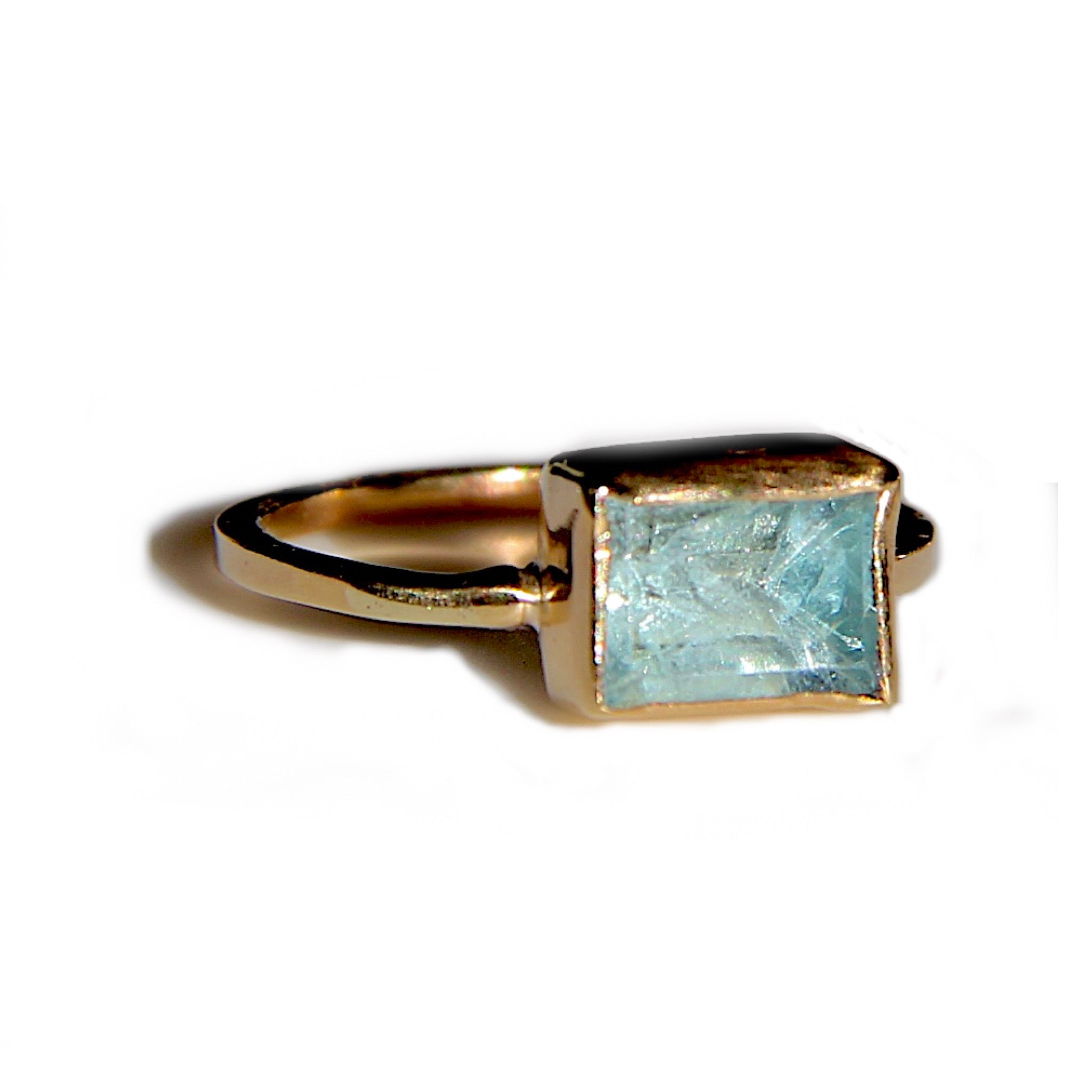 Aquamarine gold ring